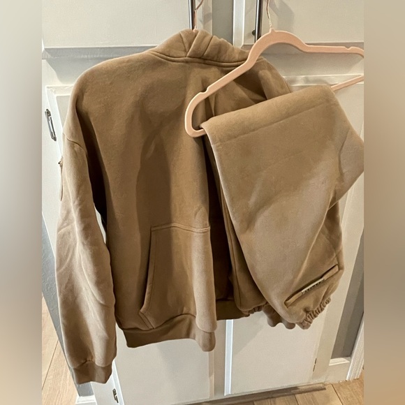 COMFRT Sweater (M) & Cuffed Sweatpants (S) in mocha brown color - Picture 2 of 11